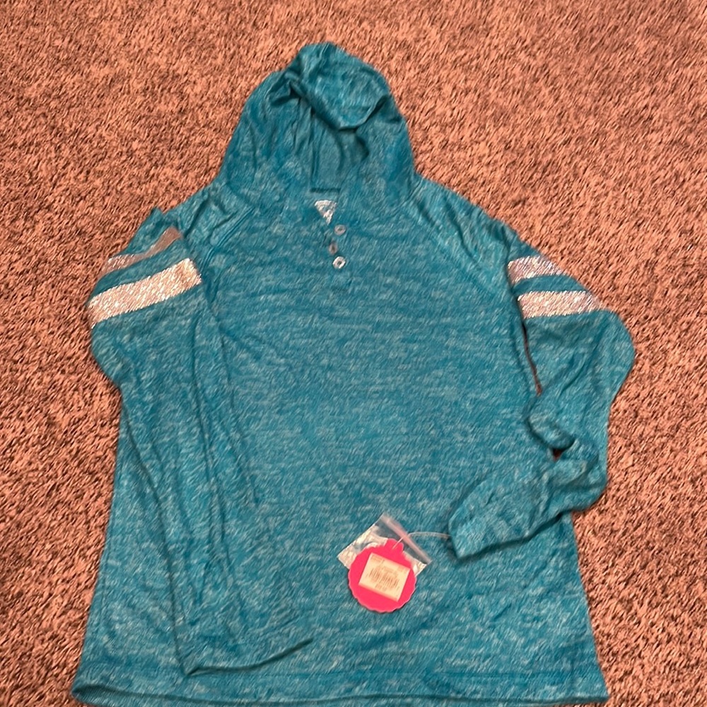 Hooded long sleeve shirt
